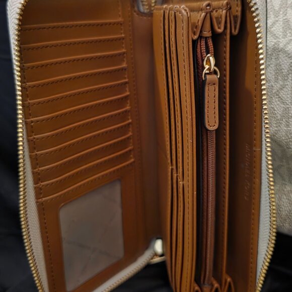 Michael Kors Lillie Large Logo Shoulder Bag w/Logo Wristlet - Picture 6 of 8